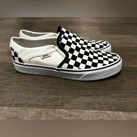 Vans Black and White Slip-On Shoes - Picture 2 of 3